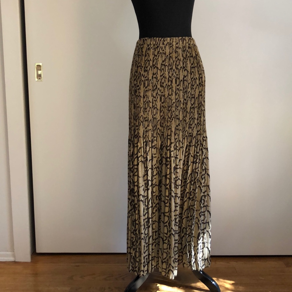 Allison Taylor new mini pleat skirt. Maxi length